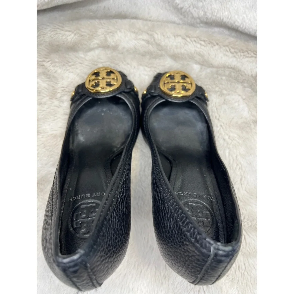 Tory Burch Womens Peep Toe Wedge Heels Logo Medallion Black 7.5